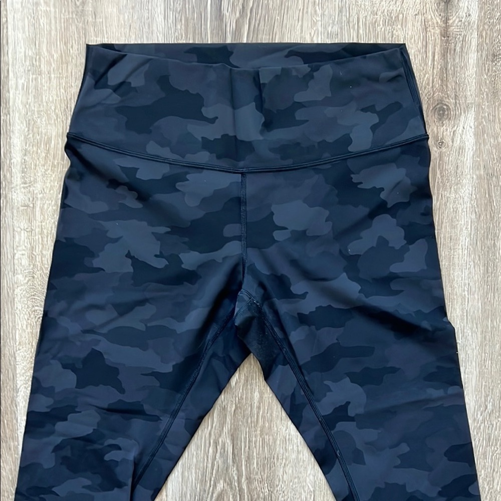 Lululemon Black/Camo High-Waisted Cropped Leggings - Picture 3 of 5